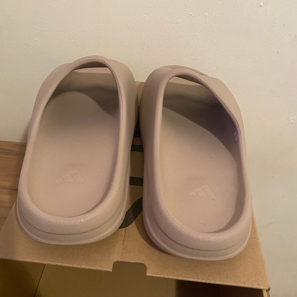 YEEZY SLIDES 'PURE' Brand new - Picture 2 of 4